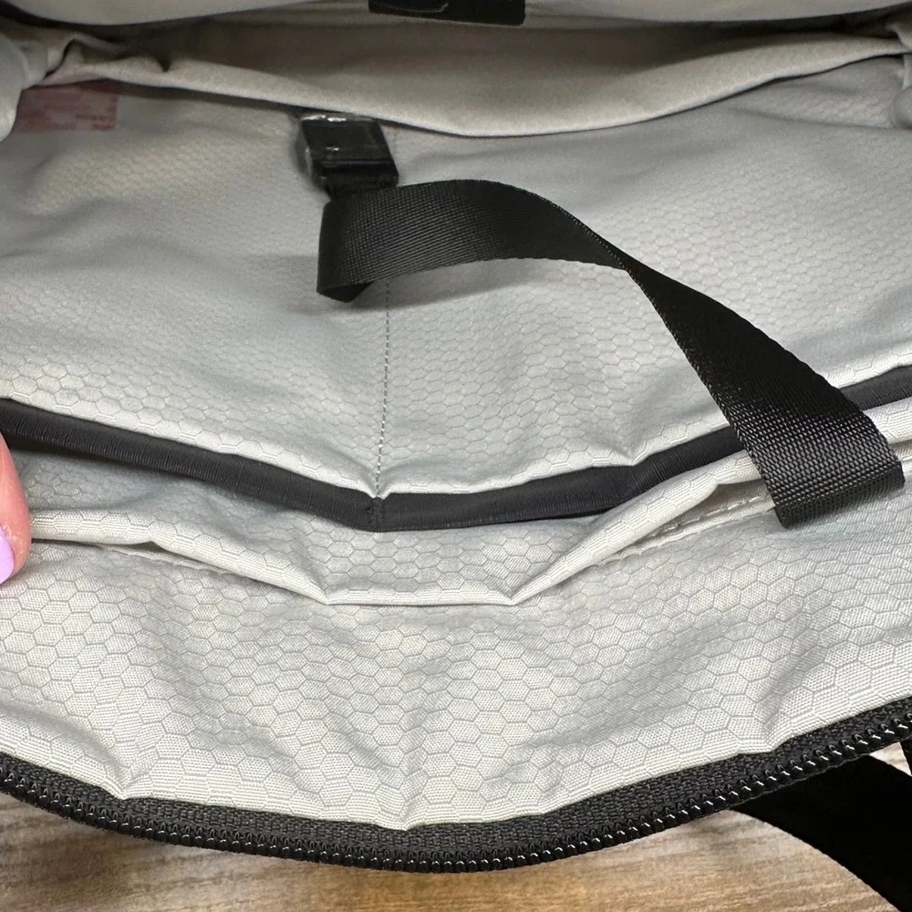 Alpaka Metro Tote - opened NWOT